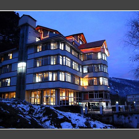 Hotel Out Town Manāli Exteriér fotografie