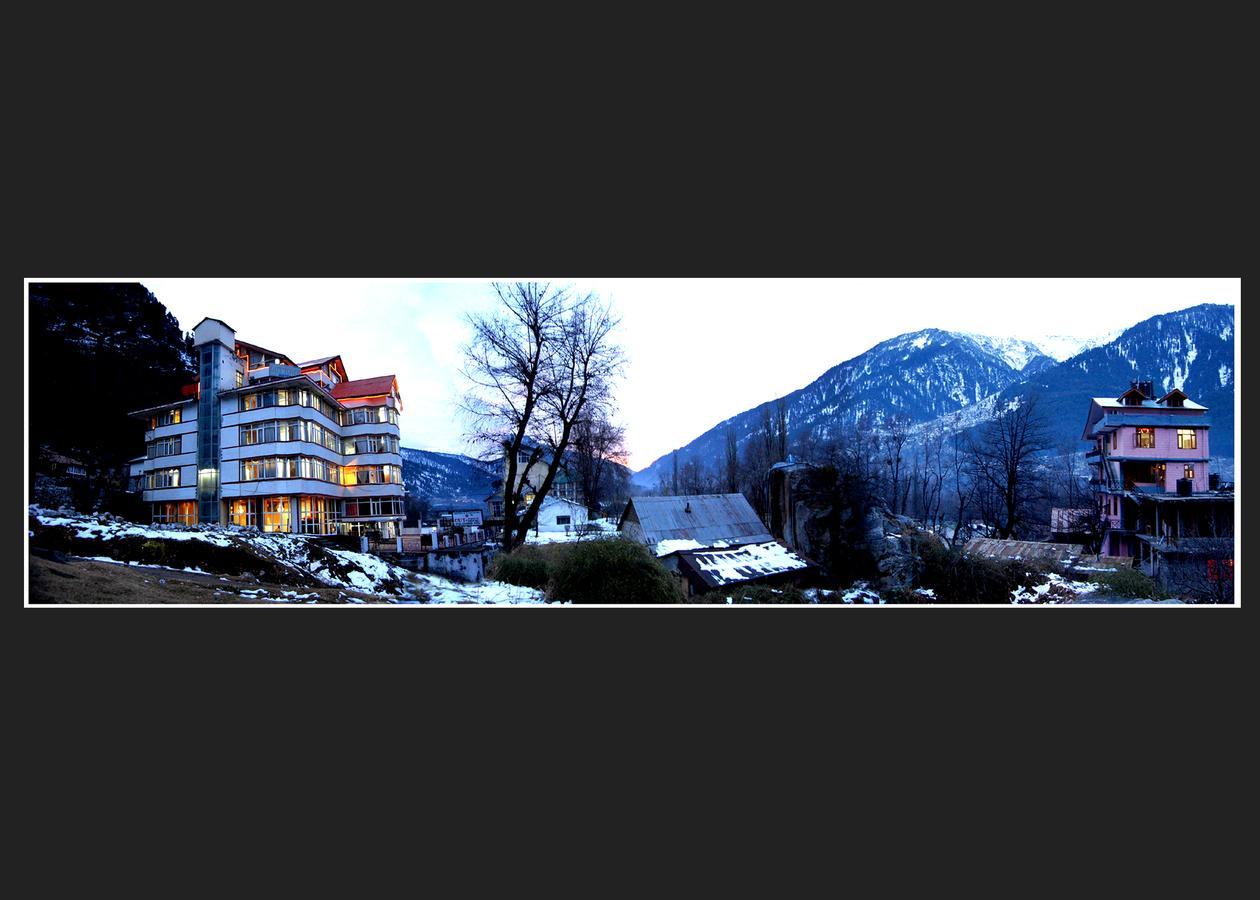Hotel Out Town Manāli Exteriér fotografie