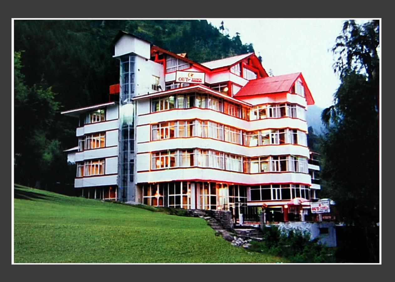 Hotel Out Town Manāli Exteriér fotografie