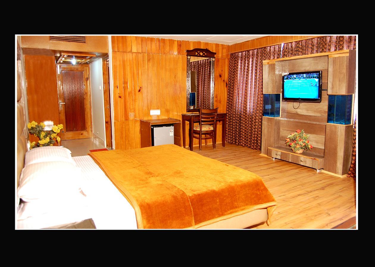 Hotel Out Town Manāli Exteriér fotografie