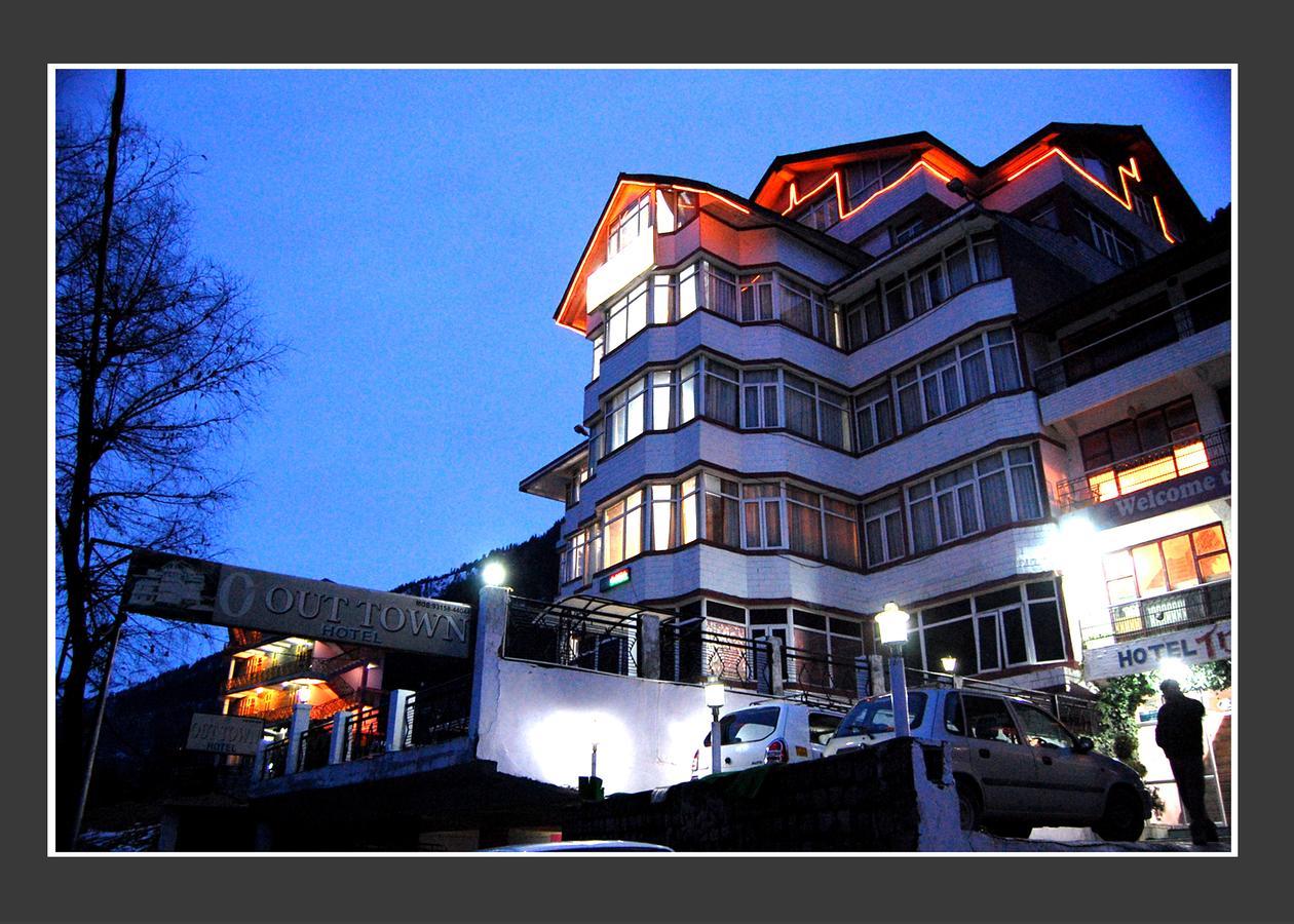 Hotel Out Town Manāli Exteriér fotografie
